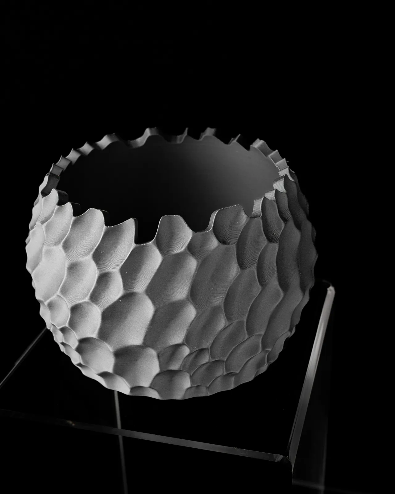 Dune Planter Pot by MODERN MACHINE view 3