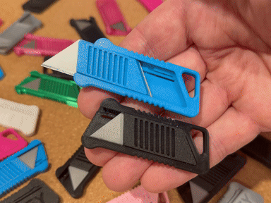 KNIFEY - clicky, tiny utility knife (EDC)