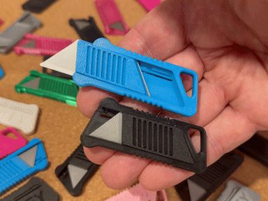 KNIFEY - clicky, tiny utility knife (EDC)