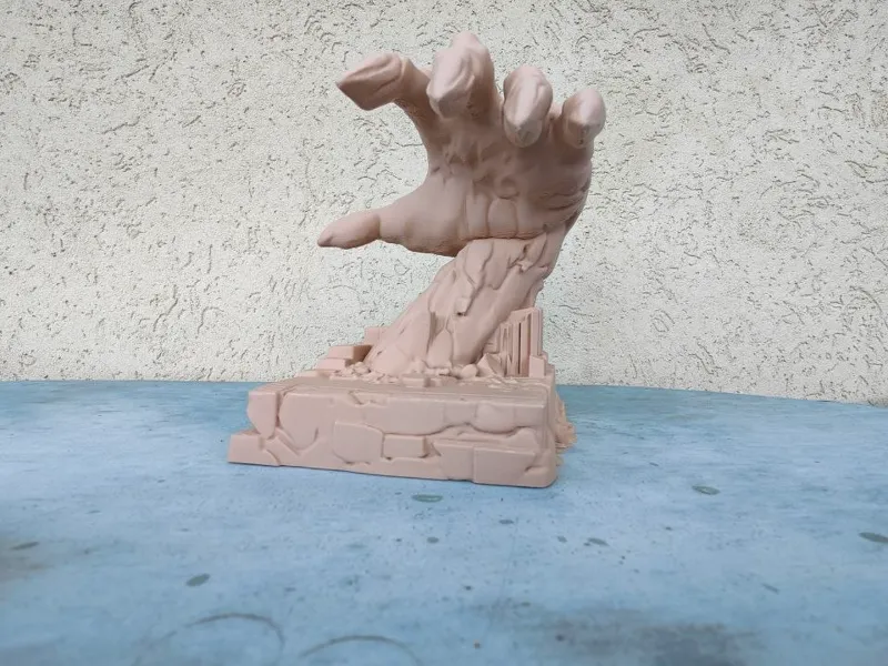 Dark Fantasy Watch Stand – Demonic Hand Sculpture