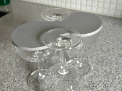 Holder for FRÖJDA Champagne coupes