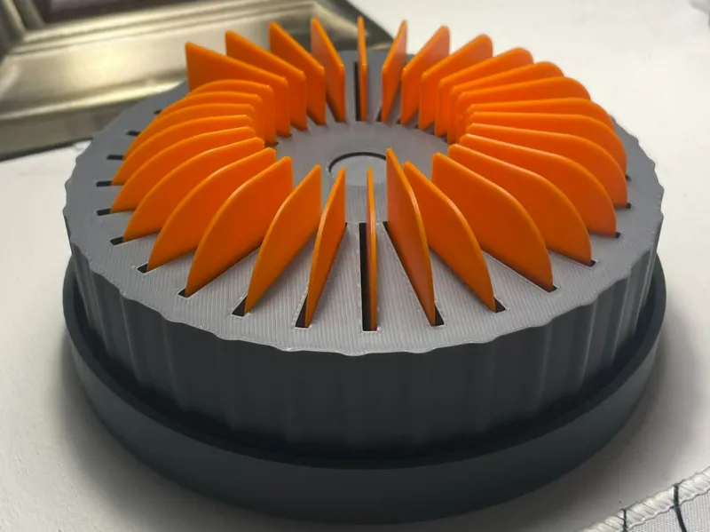 Rotaiting Outer Radius Display