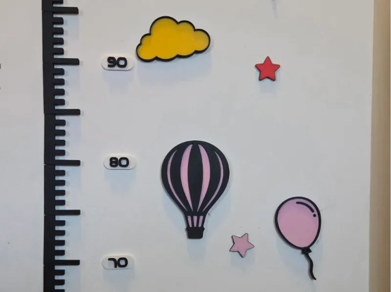 Kids wall growth chart (double-sided tape)