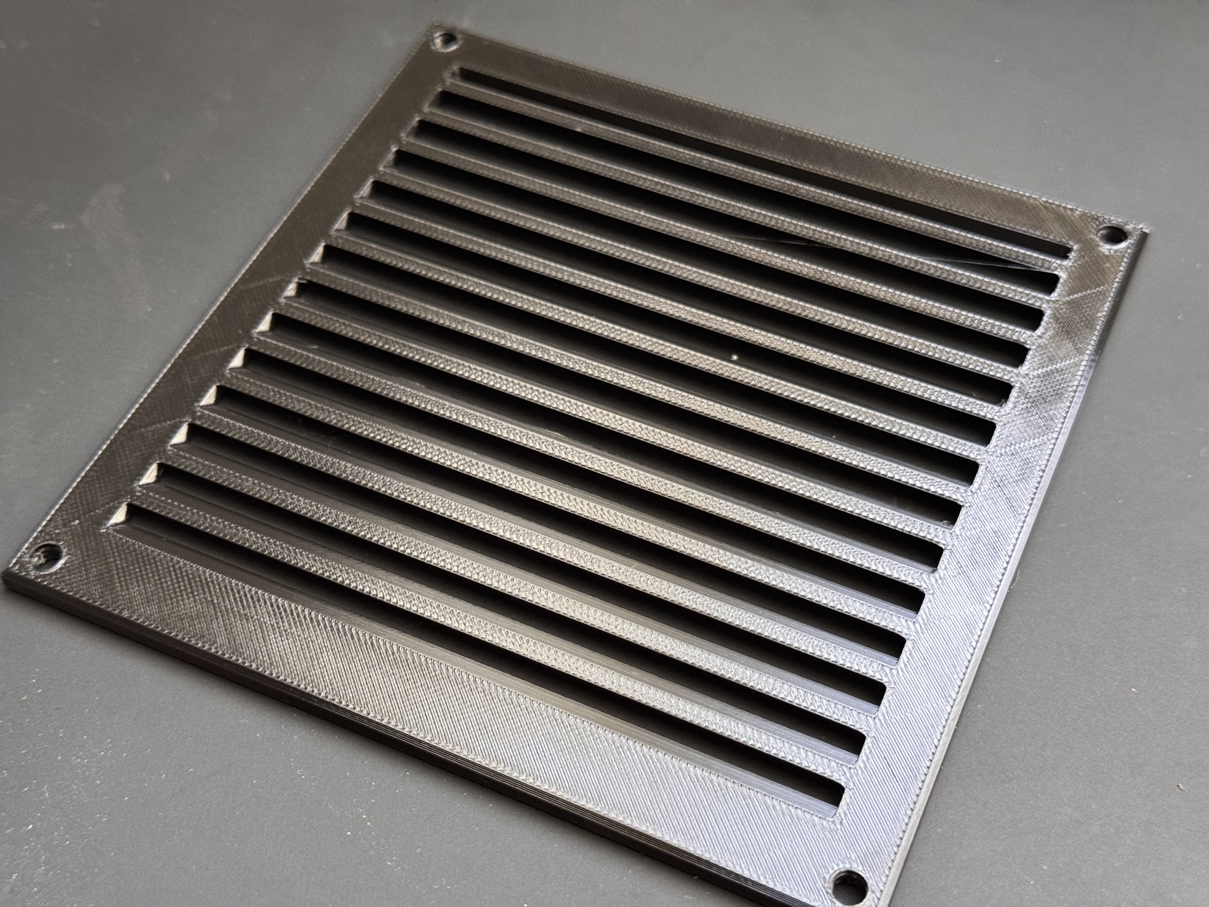Miniatura 2 do modelo 3D Parametric Ventilation / Filter Grid - OpenSCAD