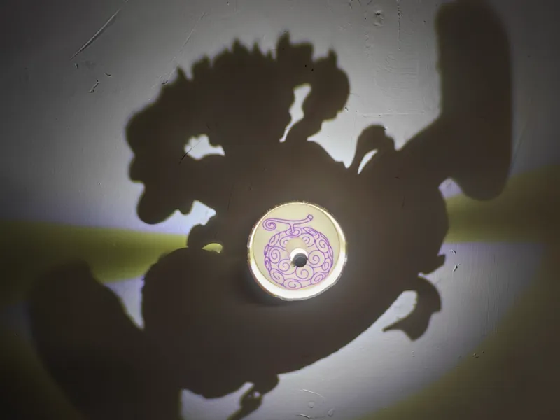 Lampara proyeccion luz y sombra Luffy Gear 5