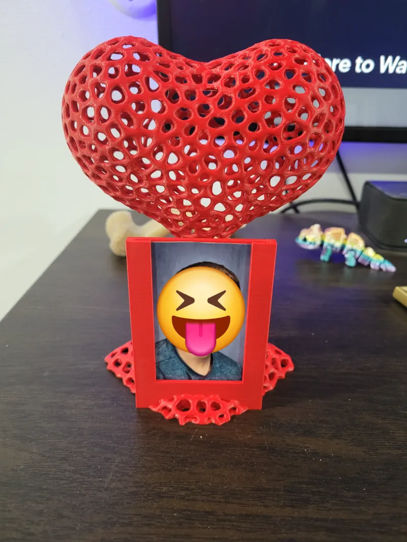Voroni heart picture frame