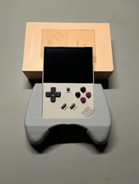 Grip pour console RG35XX Plus (mis à jour) — photo 2