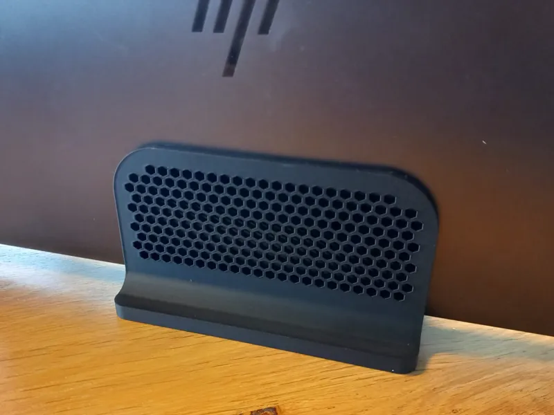 Vertical laptop stand (16mm - 25mm)