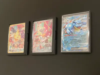 Magnetic support for Mini Snap TCG Card