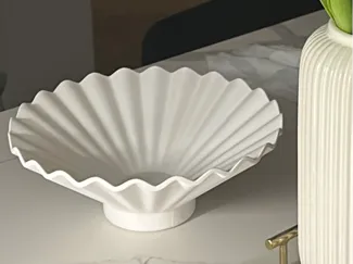 Shell-shaped bowl