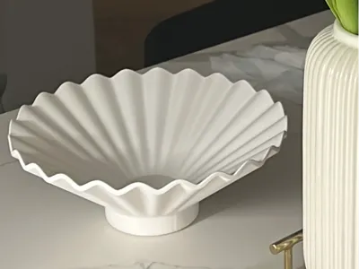 Shell-shaped bowl