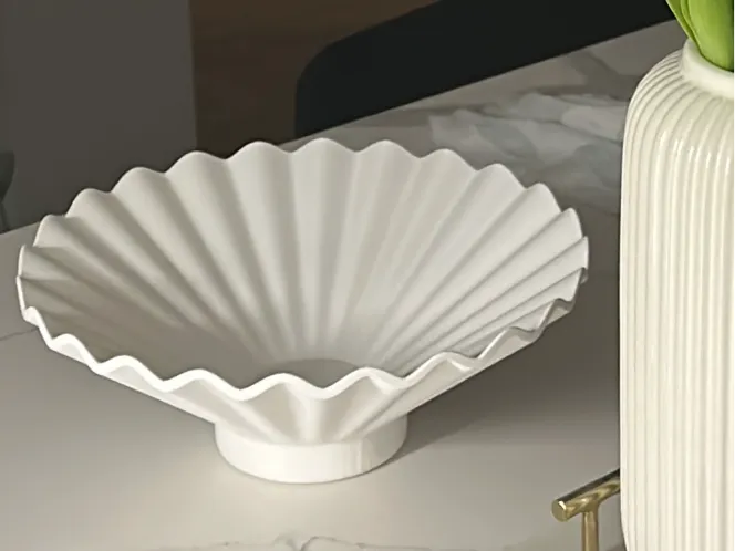 Shell-shaped bowl