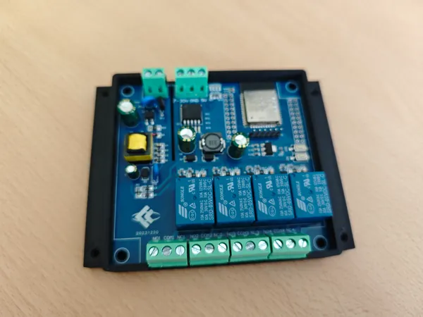 Boîtier pour module relais 4 canaux ESP32
