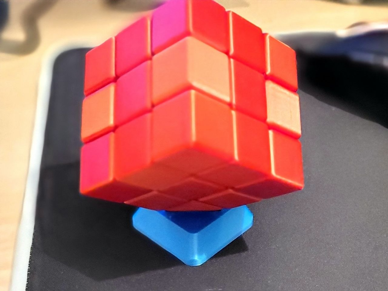 Cube Stand – Scalable for Any Size