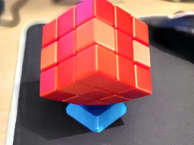Cube Stand – Scalable for Any Size
