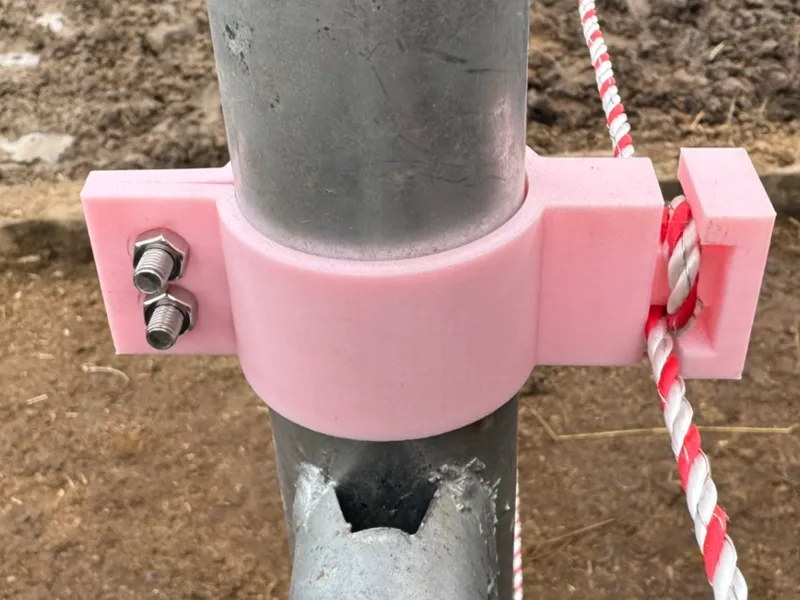Electric fence insulator