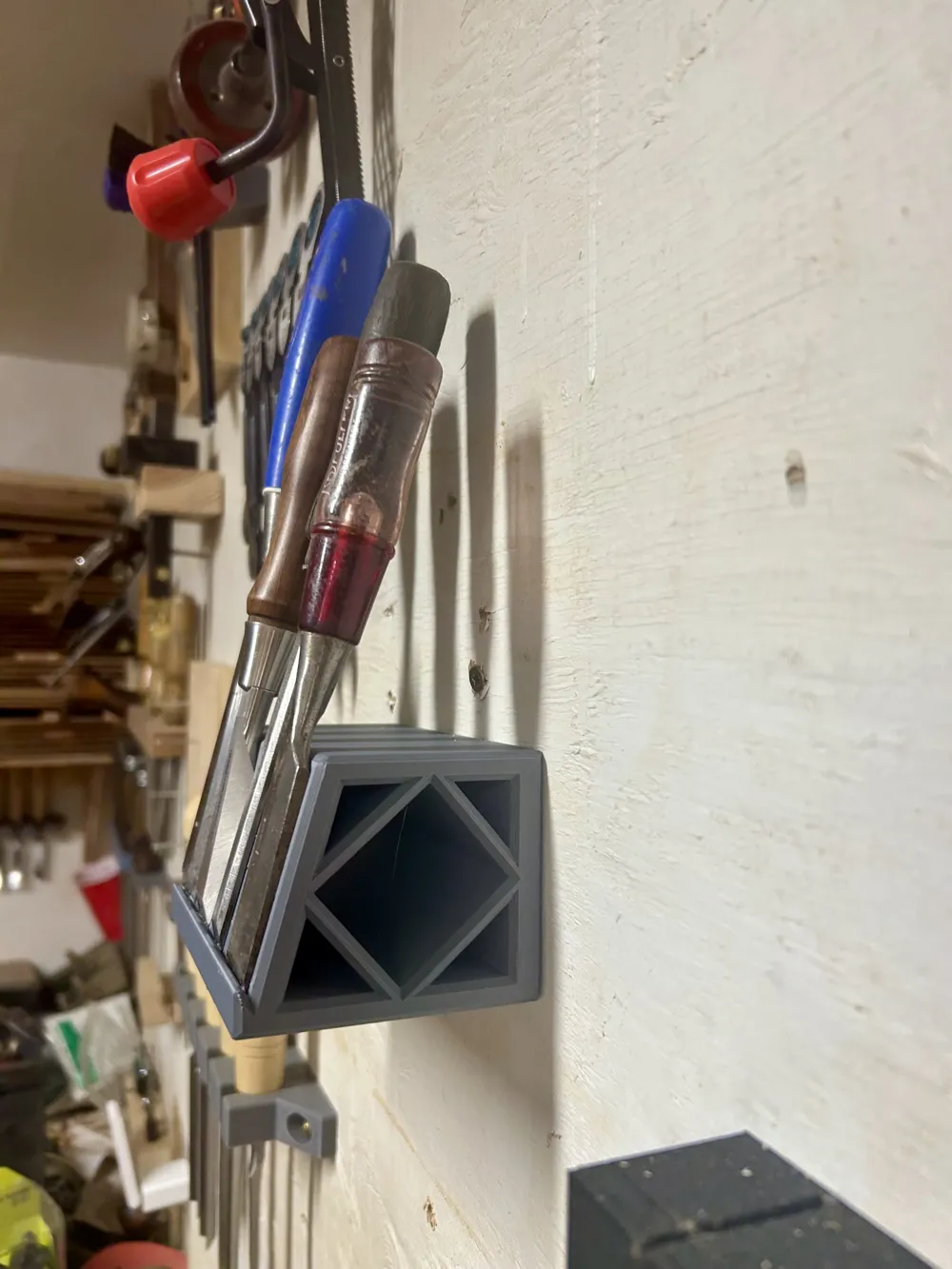 Magnetic Universal Chisel Holder - Free 3D Print Model - MakerWorld