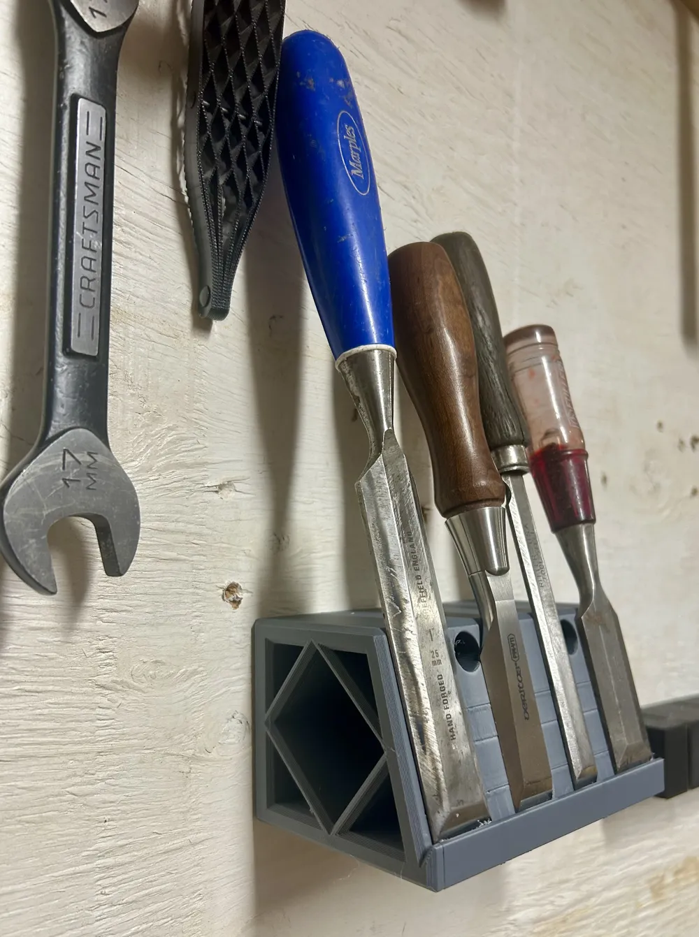 Magnetic Universal Chisel Holder - Free 3D Print Model - MakerWorld