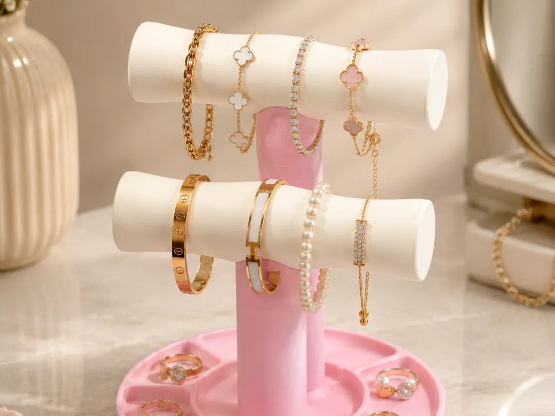 Range-bijoux moderne à plateau