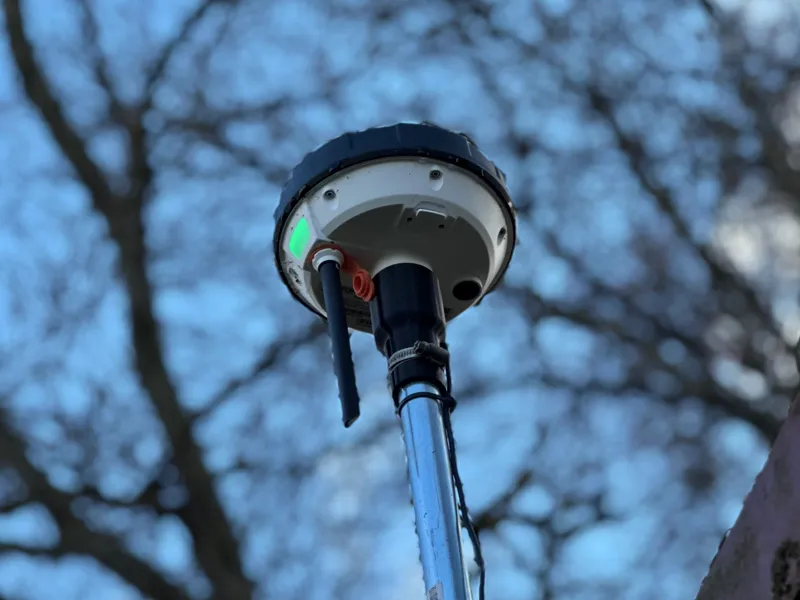 Mammotion Luba 2 RTK pole mount
