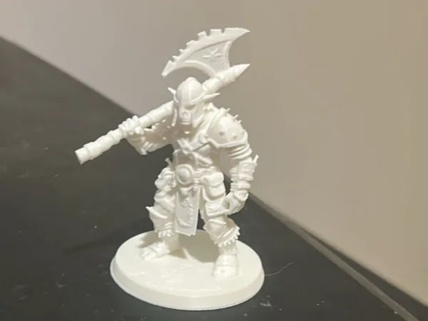 Gobelin à la hache — figurine