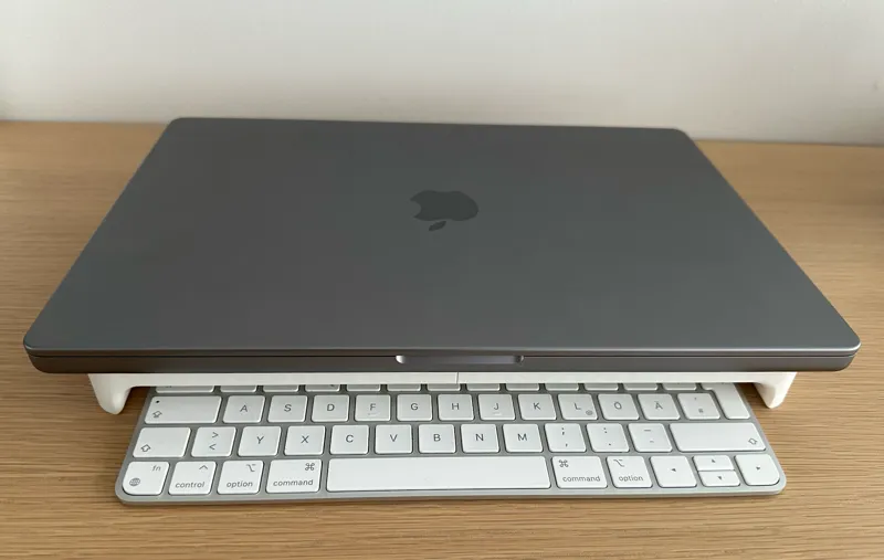 Macbook Pro Bench 16 inch
