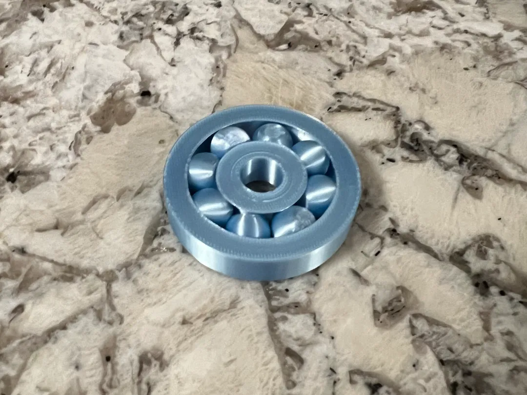 Fidget spinner à roulement intégré