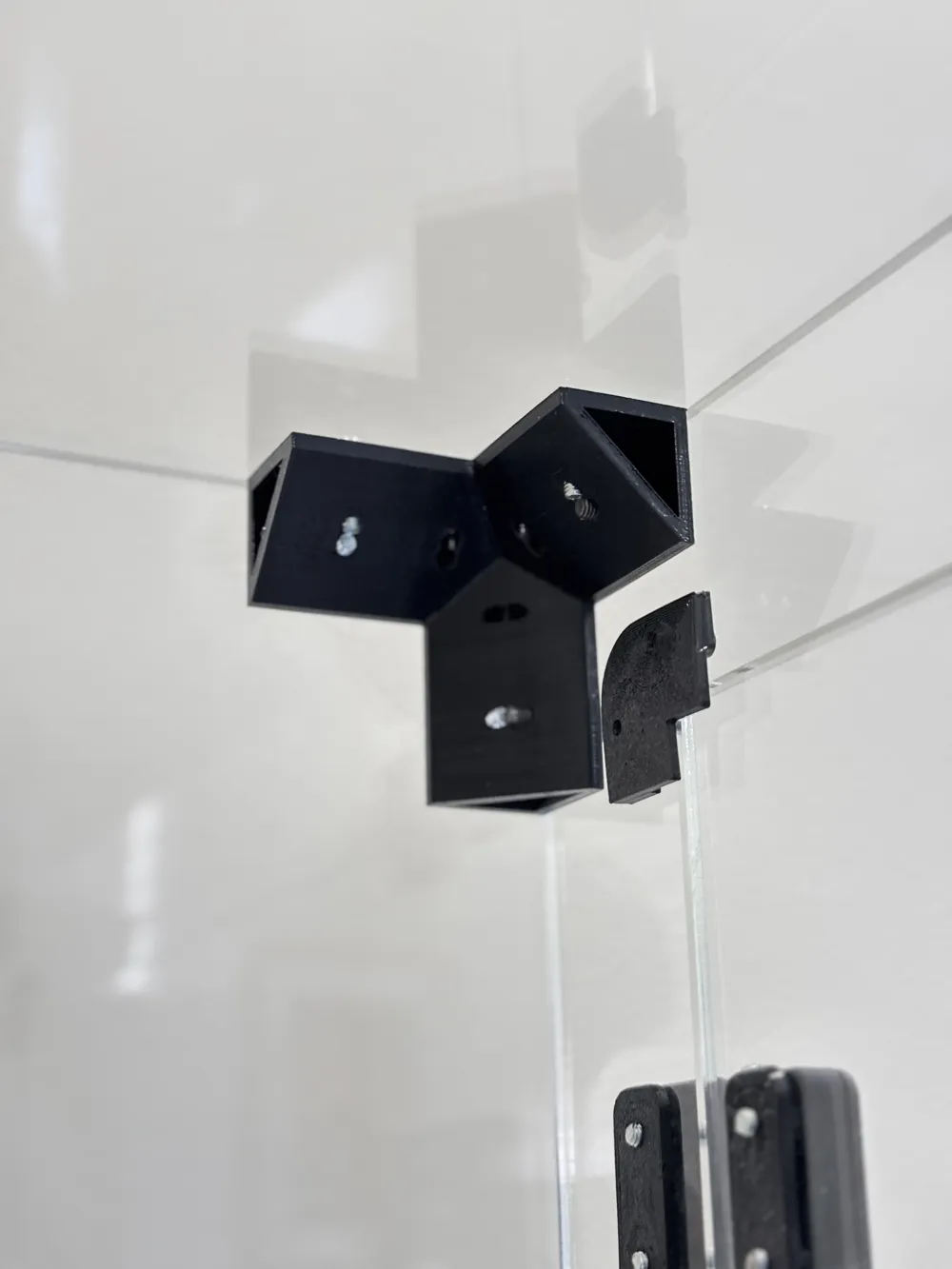 Corner Connector for Acrylic Panels - Free 3D Print Model - MakerWorld