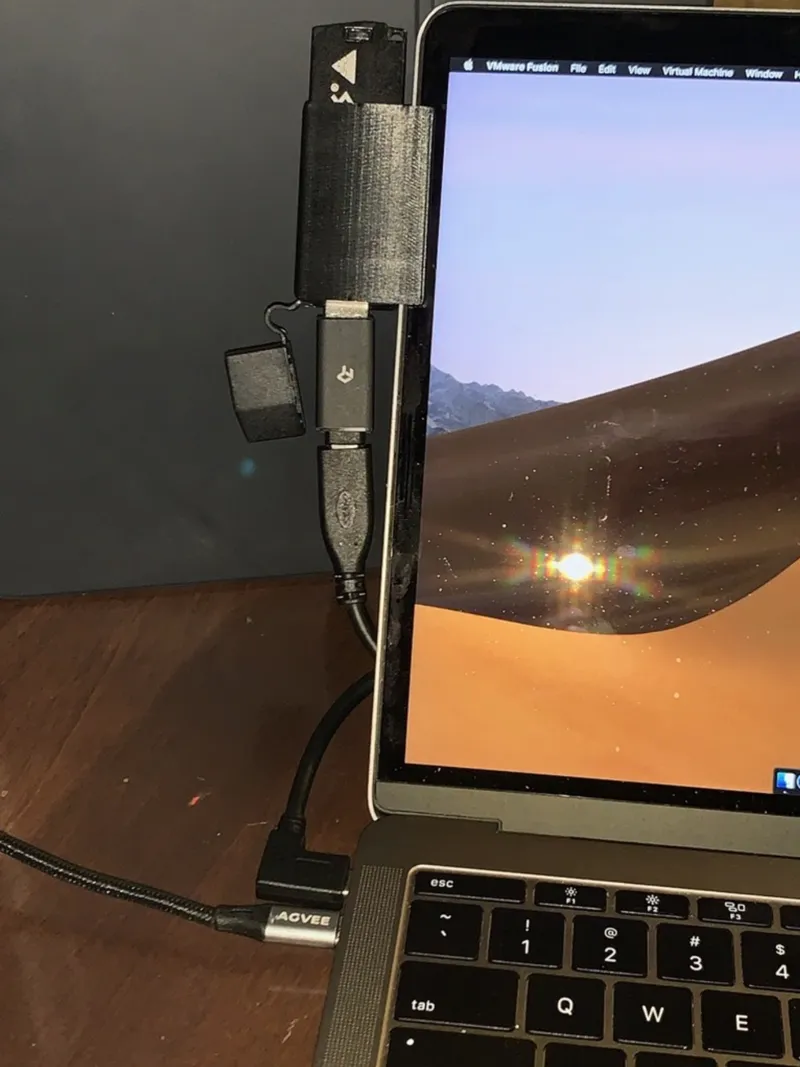MacbookPro 2016 USB Key clip Screen
