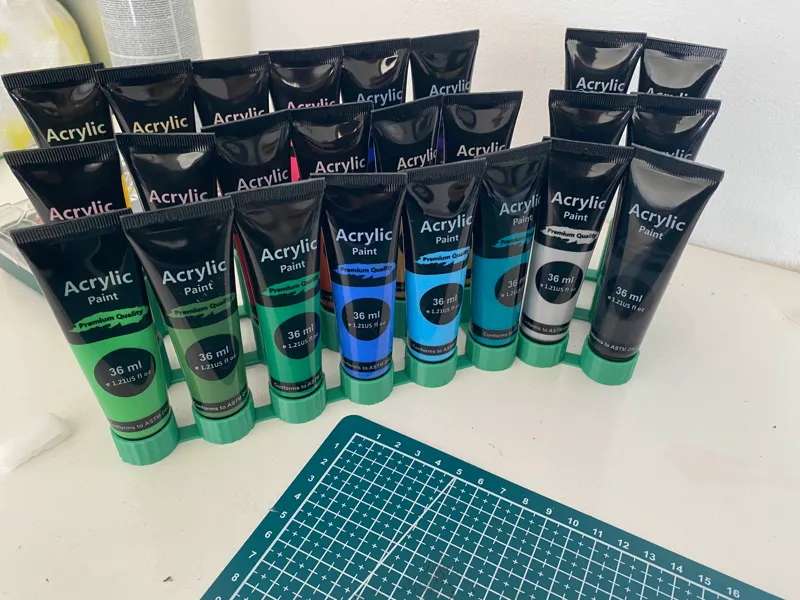 Acrylic paint holder