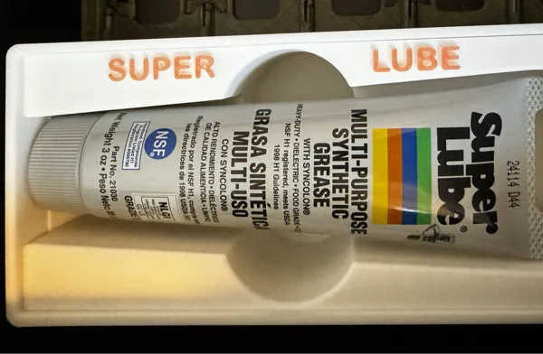 Bac Gridfinity 2×4 pour tube de graisse Super Lube