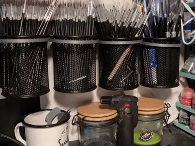 Wall mount for metal pen holder