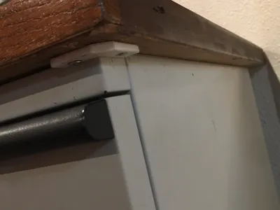 Desk Cabinet Alignment 