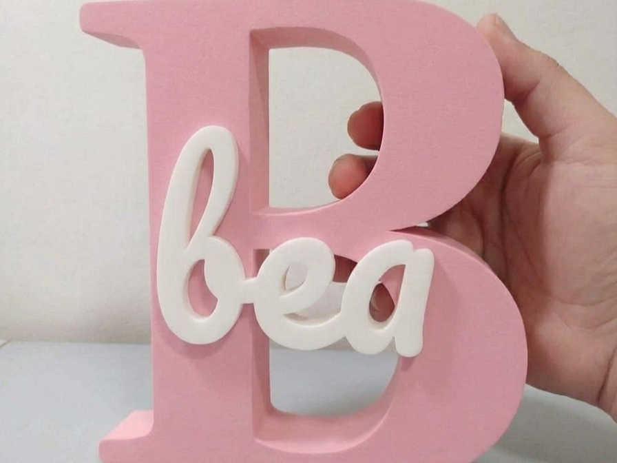 inicial B con nombre Bea 3D model