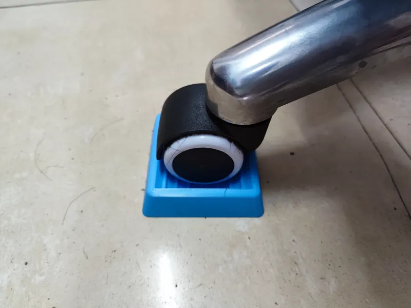 Universal Wheel Holder  万向轮固定器