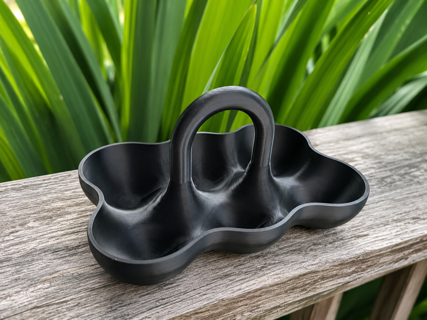 Minimalist Egg Basket for 6 Eggs