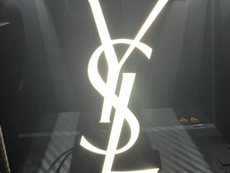 boite a lumière Yves Saint Laurent