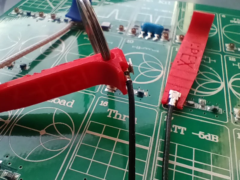 Extraction tool for U.FL connectors (I-PEX, UMCC)
