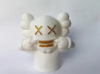 Kaws avec grillz dorés — photo 1