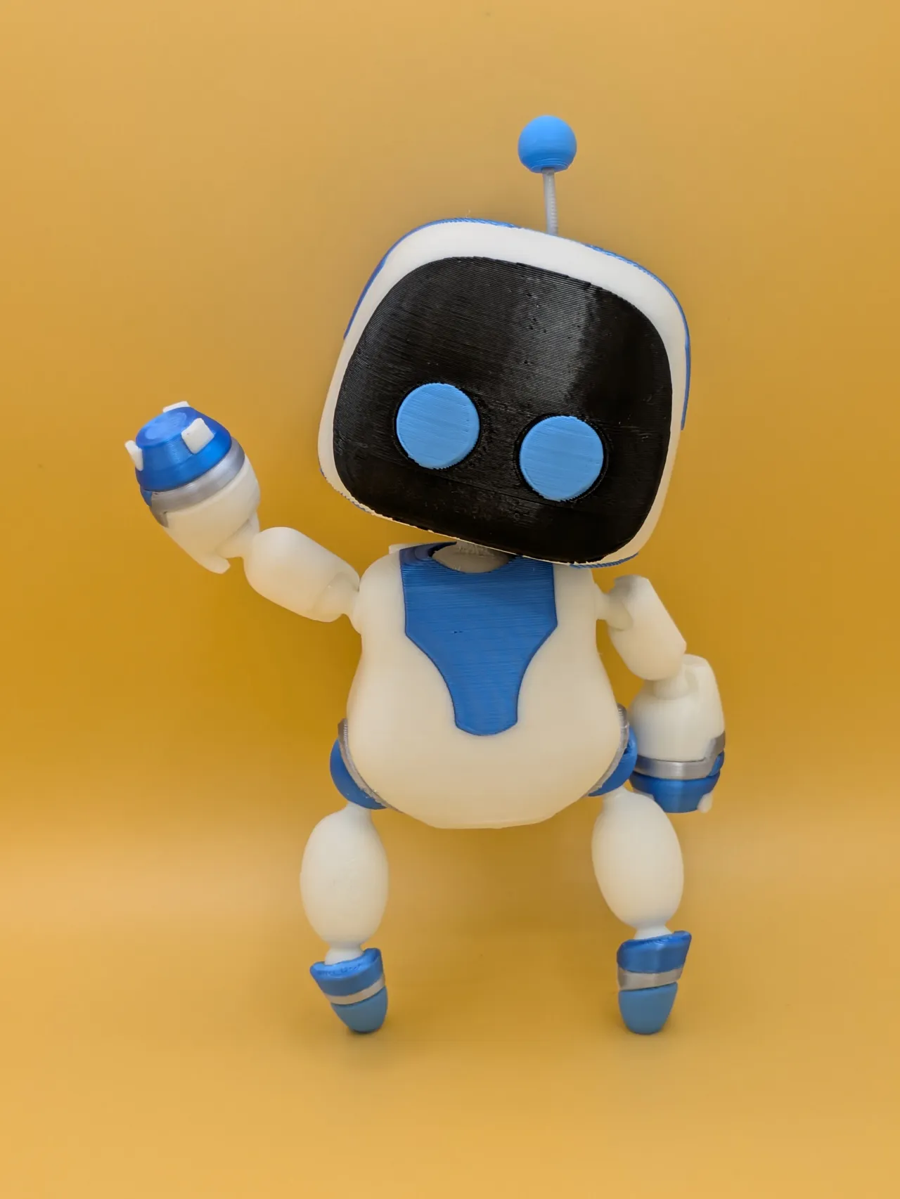 Poseable Astro Bot view 4