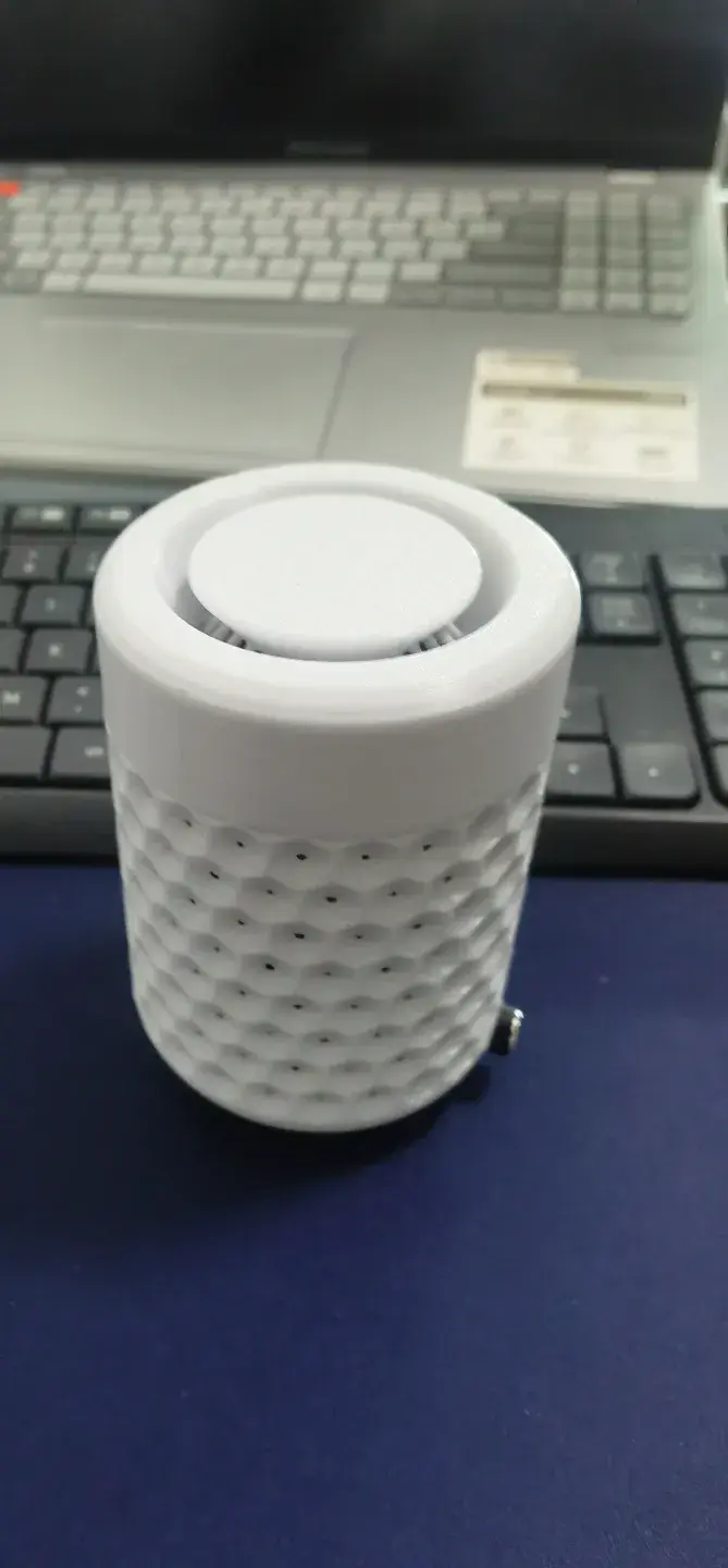 Miniatura 2 do modelo 3D 车载 活性碳 芬芳 空气净化器