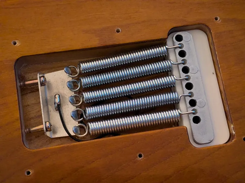 Squier Pro Tone Stratocaster Tremolo Blocker
