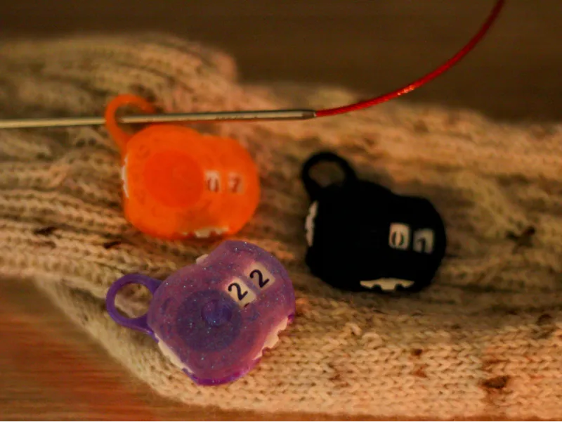 Knitting Counter, Coin sized row counter.