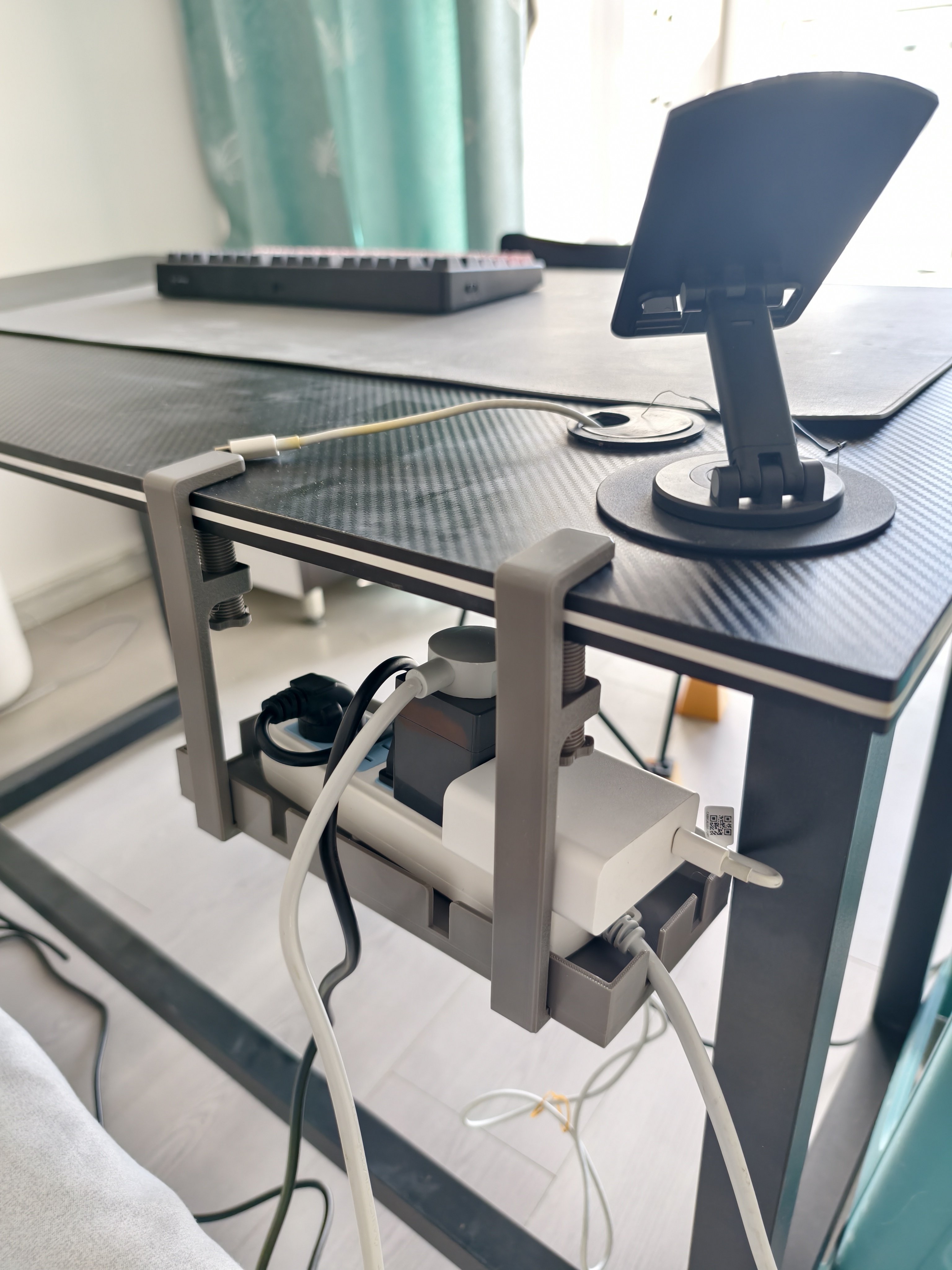 Miniatura 2 do modelo 3D 桌下理线盒