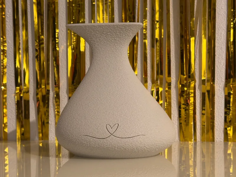 Vase Modernes Design mit Herzmotiv