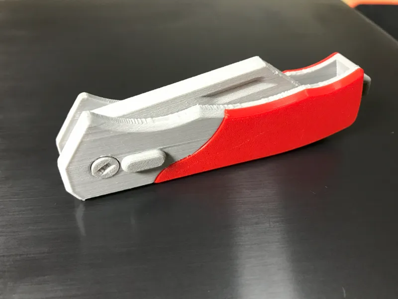 Folding knives