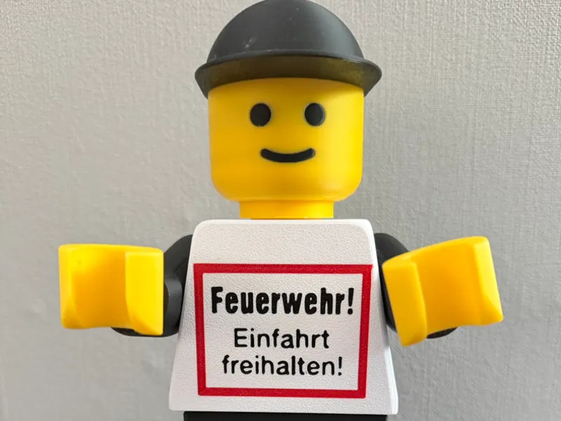 Feuerwehr Einfahrt Brickman 20cm Figur