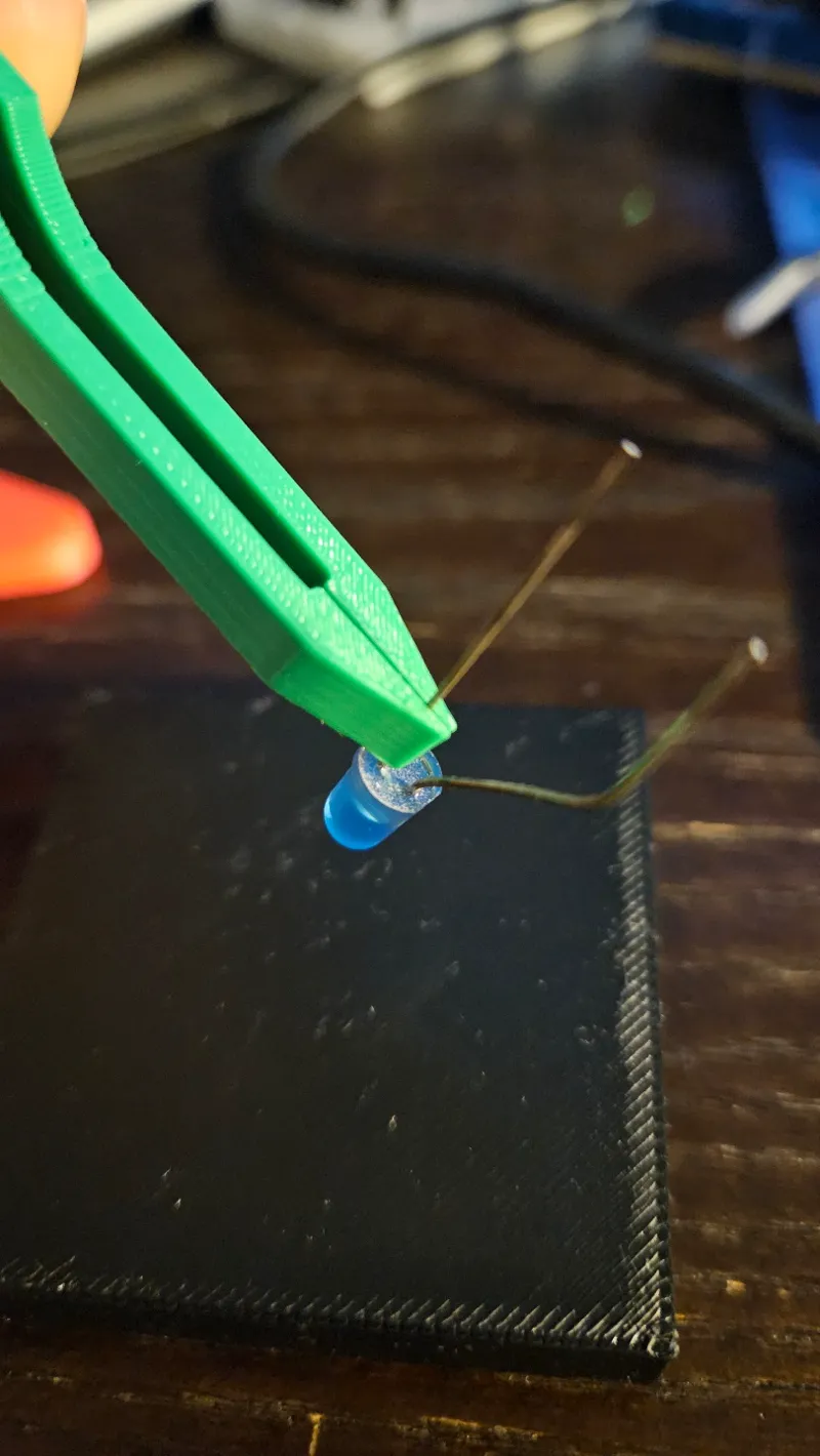 Simple tweezers V2