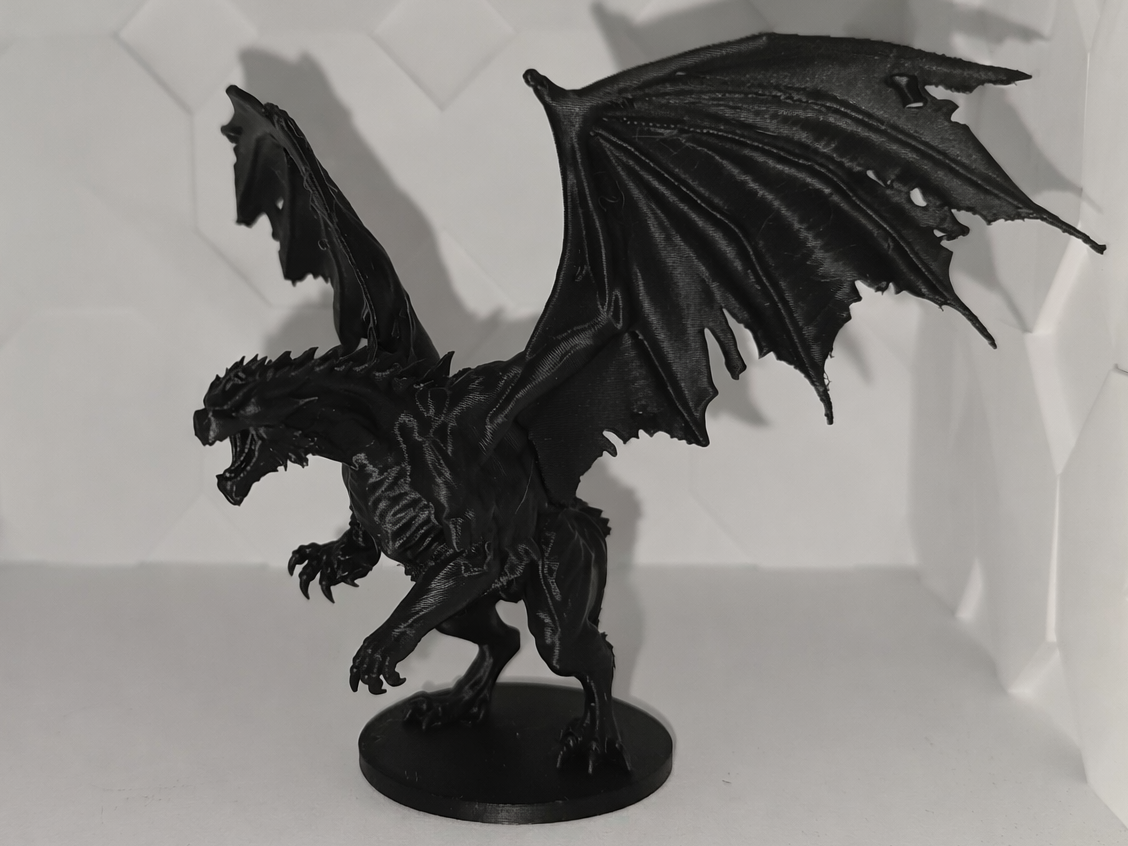Epischer Schwarzer Drache