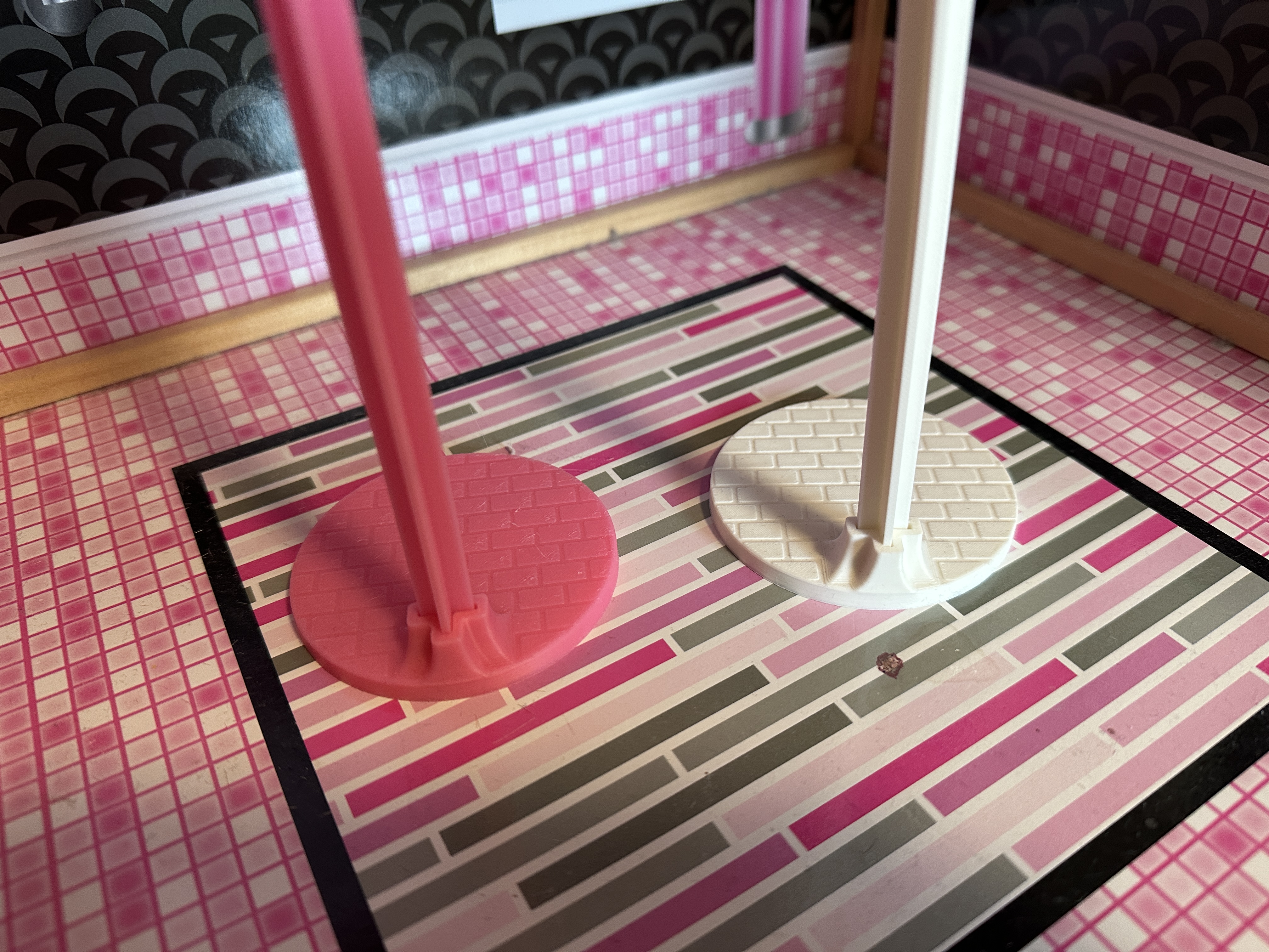 Soportes para muñecas Barbie x2 — imagen 2 de impresión 3D